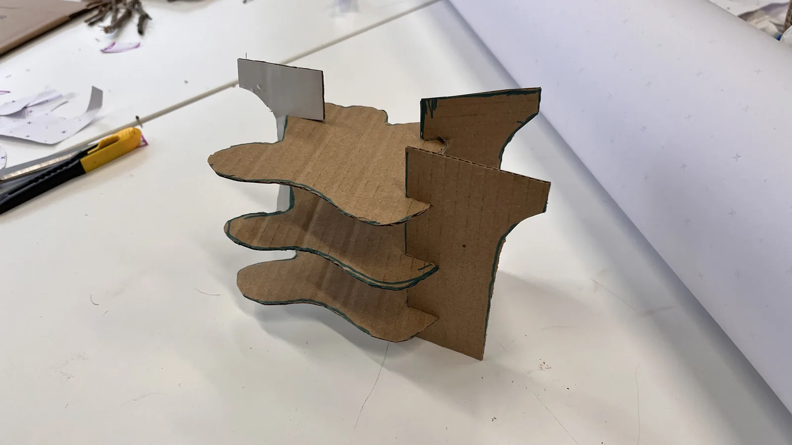 A cardboard test layer of the coffee table.